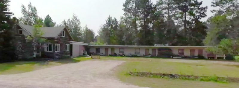 Tahquamenon Falls Motel - 2021 Street View (newer photo)